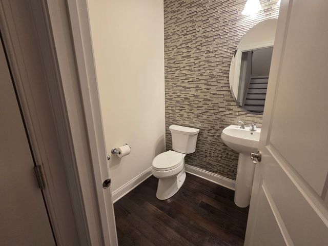 12 Putnam Lane, Danbury, CT 06810