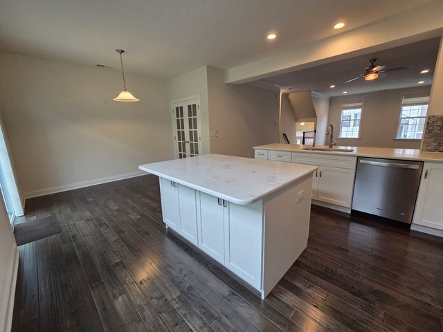 12 Putnam Lane, Danbury, CT 06810