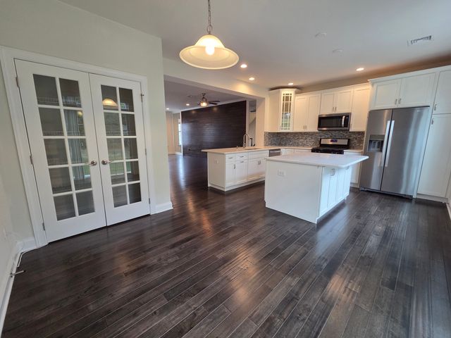 12 Putnam Lane, Danbury, CT 06810