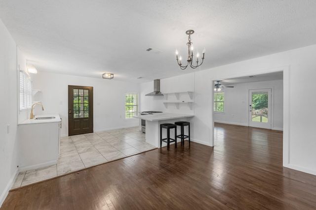 215 Bar Park Loop, Coldspring, TX 77331