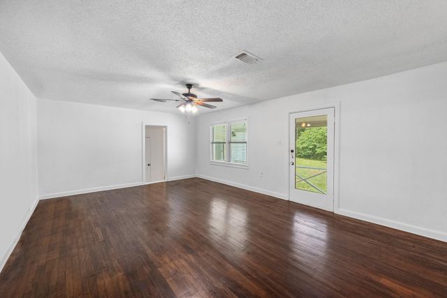 215 Bar Park Loop, Coldspring, TX 77331