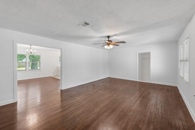 215 Bar Park Loop, Coldspring, TX 77331