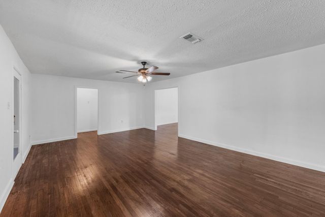 215 Bar Park Loop, Coldspring, TX 77331