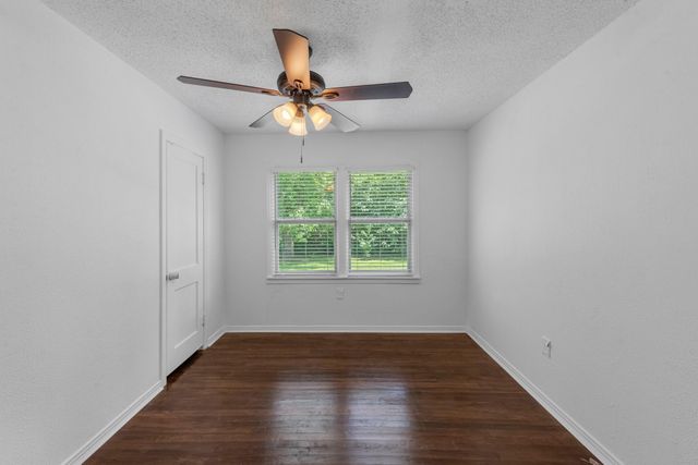 215 Bar Park Loop, Coldspring, TX 77331