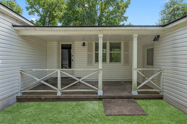 215 Bar Park Loop, Coldspring, TX 77331
