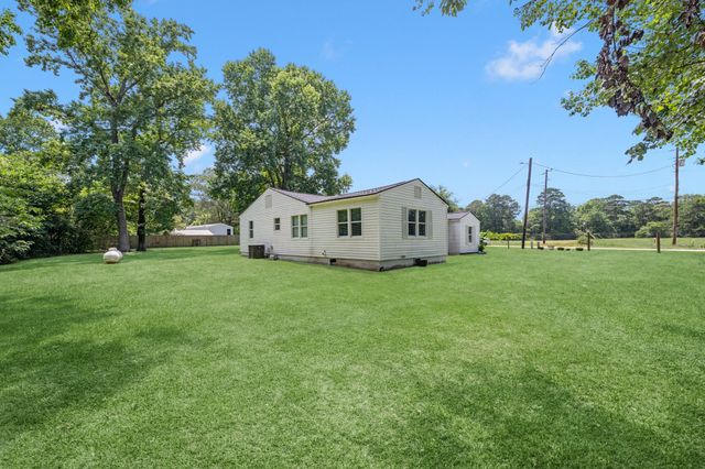 215 Bar Park Loop, Coldspring, TX 77331
