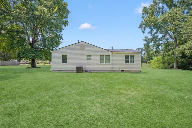 215 Bar Park Loop, Coldspring, TX 77331