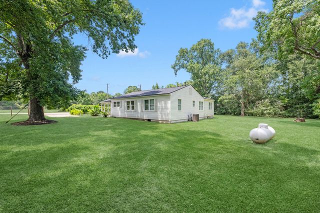 215 Bar Park Loop, Coldspring, TX 77331