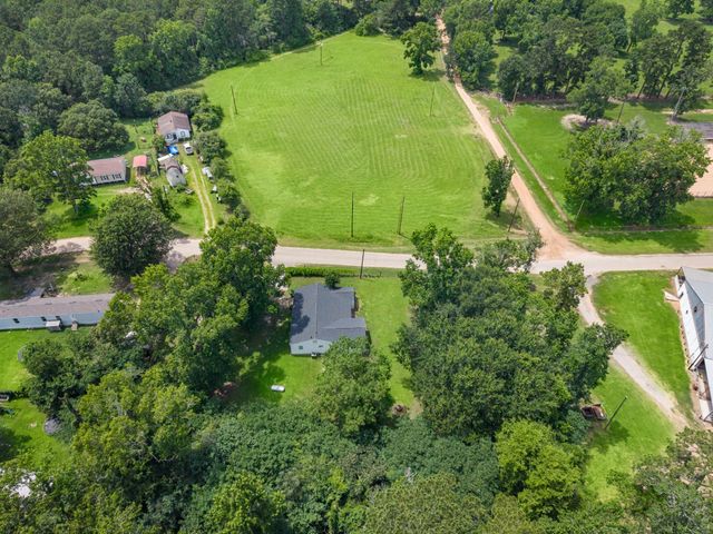 215 Bar Park Loop, Coldspring, TX 77331