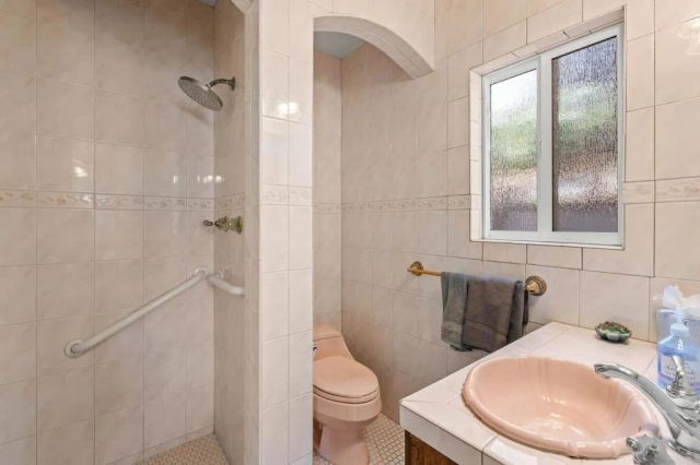 2808 Dove Street, San Diego, CA 92103