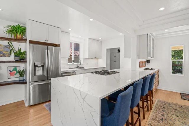 2808 Dove Street, San Diego, CA 92103