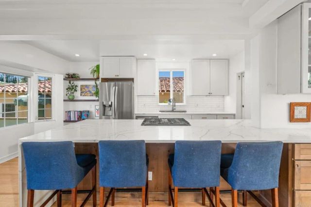 2808 Dove Street, San Diego, CA 92103