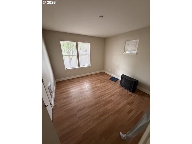 11911 Se ASH St 10, Portland, OR 97216
