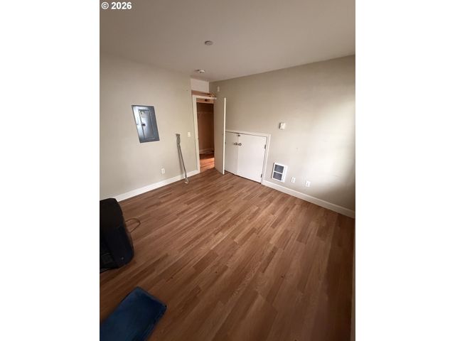 11911 Se ASH St 10, Portland, OR 97216