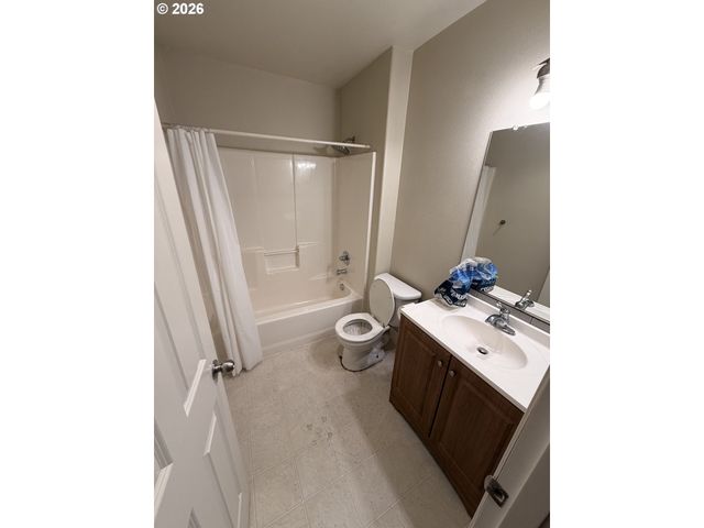 11911 Se ASH St 10, Portland, OR 97216