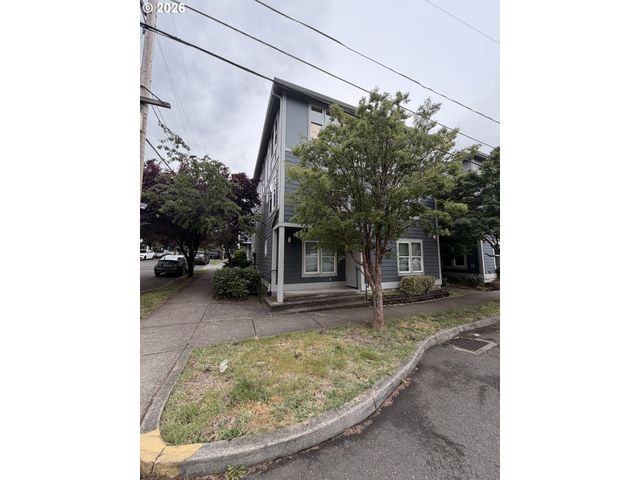 11911 Se ASH St 10, Portland, OR 97216