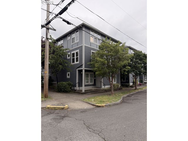 11911 Se ASH St 10, Portland, OR 97216