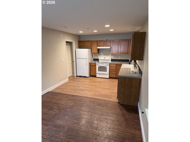 11911 Se ASH St 10, Portland, OR 97216