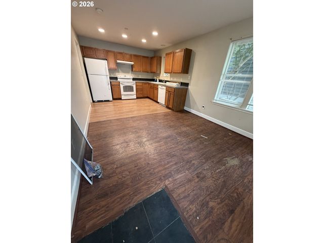 11911 Se ASH St 10, Portland, OR 97216