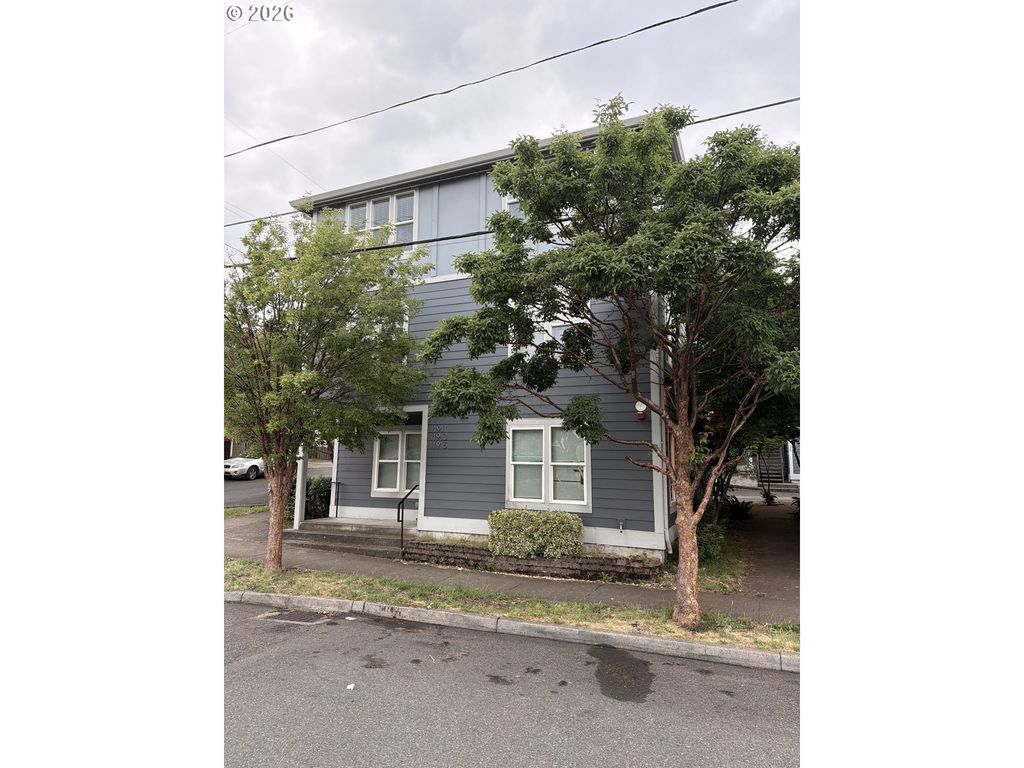 11911 Se ASH St 10, Portland, OR 97216