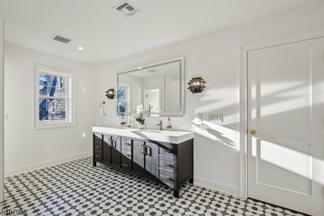 10 Burnet St, Maplewood Twp., NJ 07040