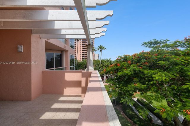 10 Edgewater Dr 4H, Coral Gables, FL 33133