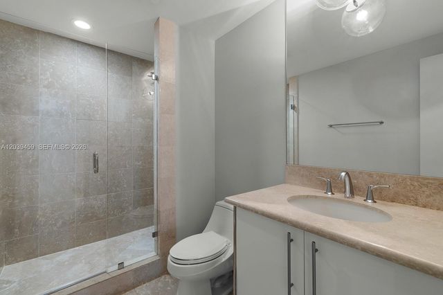 10 Edgewater Dr 4H, Coral Gables, FL 33133