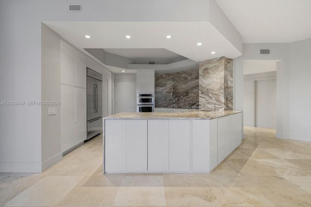 10 Edgewater Dr 4H, Coral Gables, FL 33133