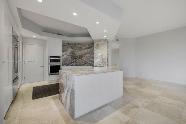 10 Edgewater Dr 4H, Coral Gables, FL 33133