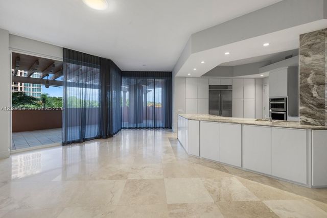 10 Edgewater Dr 4H, Coral Gables, FL 33133