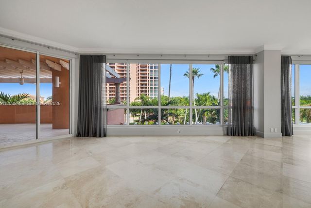 10 Edgewater Dr 4H, Coral Gables, FL 33133