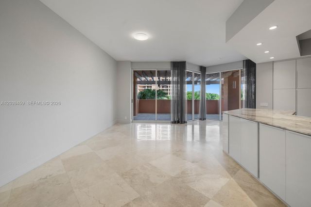 10 Edgewater Dr 4H, Coral Gables, FL 33133
