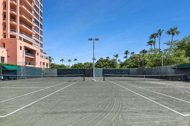 10 Edgewater Dr 4H, Coral Gables, FL 33133