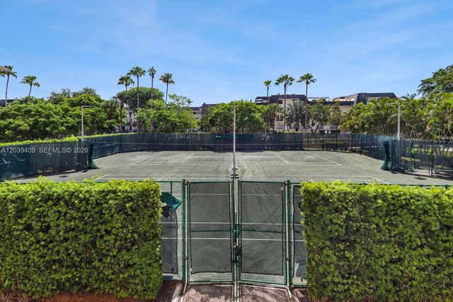 10 Edgewater Dr 4H, Coral Gables, FL 33133