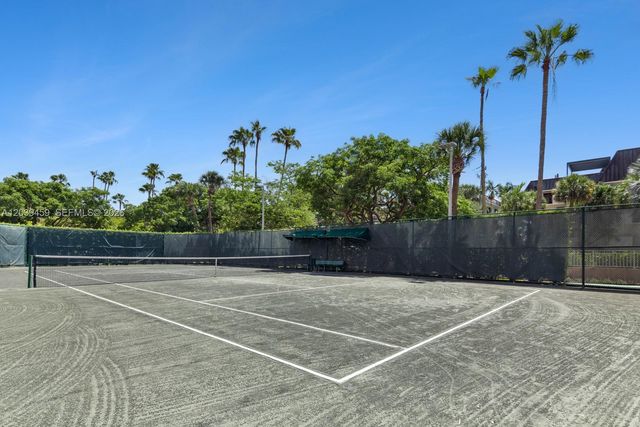 10 Edgewater Dr 4H, Coral Gables, FL 33133