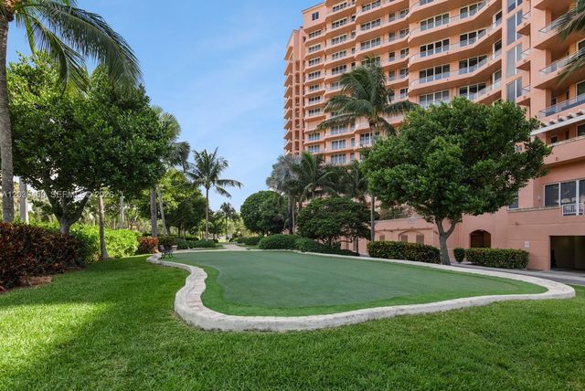 10 Edgewater Dr 4H, Coral Gables, FL 33133