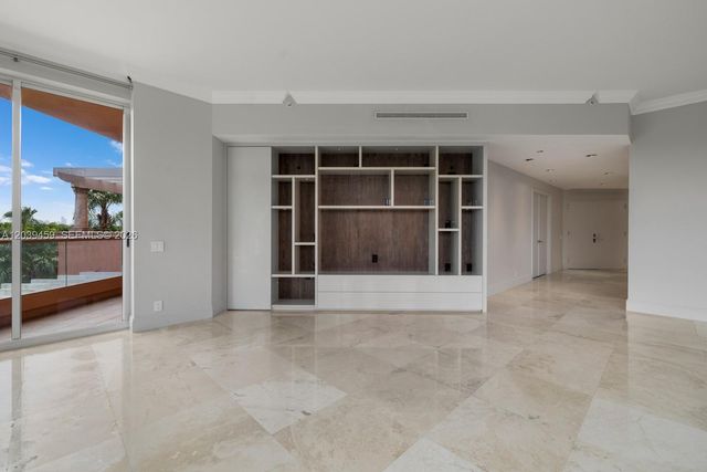 10 Edgewater Dr 4H, Coral Gables, FL 33133