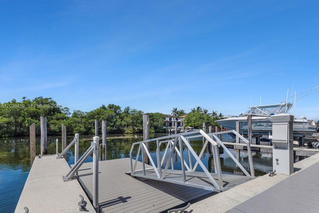 10 Edgewater Dr 4H, Coral Gables, FL 33133