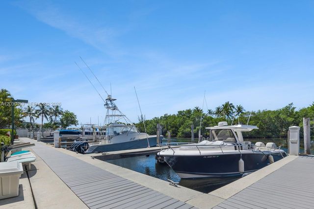 10 Edgewater Dr 4H, Coral Gables, FL 33133