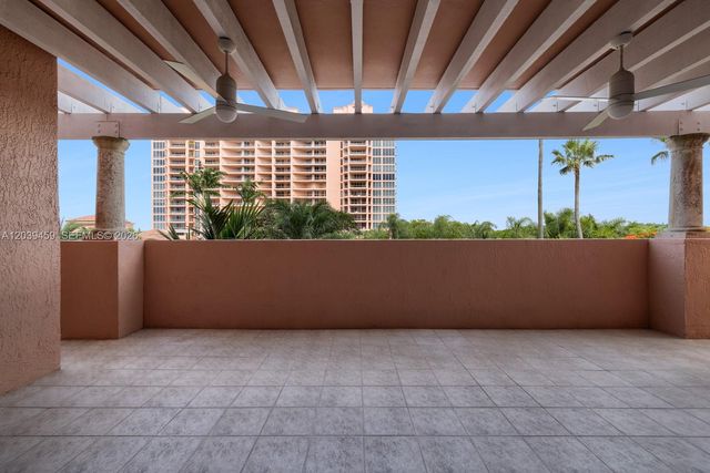 10 Edgewater Dr 4H, Coral Gables, FL 33133