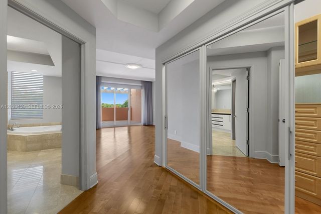 10 Edgewater Dr 4H, Coral Gables, FL 33133