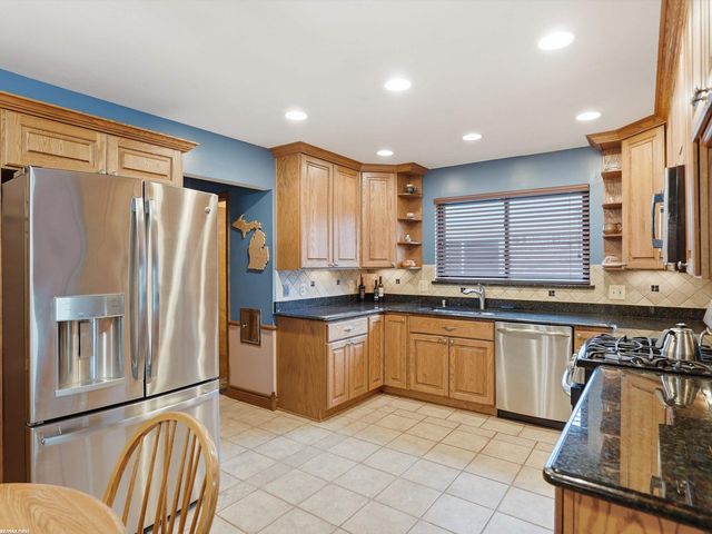 47431 Kathleen Road, Macomb, MI 48044