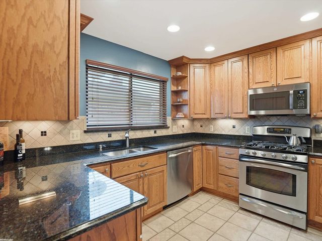47431 Kathleen Road, Macomb, MI 48044
