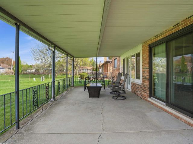 47431 Kathleen Road, Macomb, MI 48044