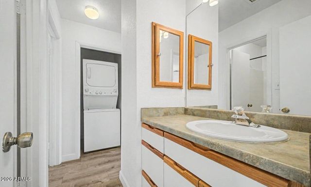 7040 W Olive Avenue 40, Peoria, AZ 85345