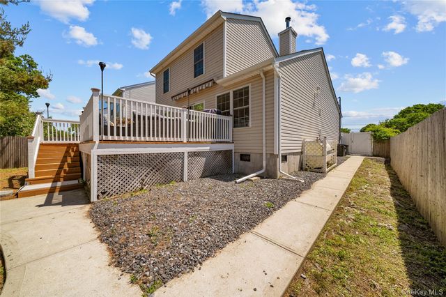 39 Seymour Drive, Shirley, NY 11967