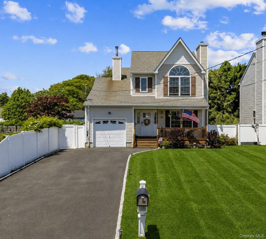 39 Seymour Drive, Shirley, NY 11967