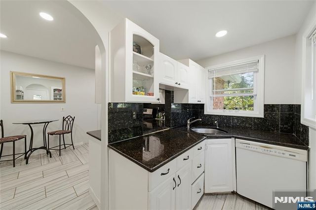 10 Tilley Avenue, Pequannock Township, NJ 07444