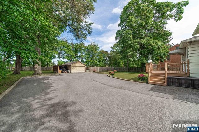 10 Tilley Avenue, Pequannock Township, NJ 07444