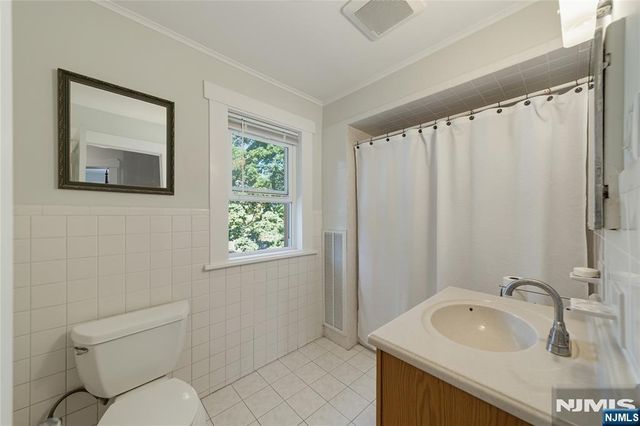 10 Tilley Avenue, Pequannock Township, NJ 07444